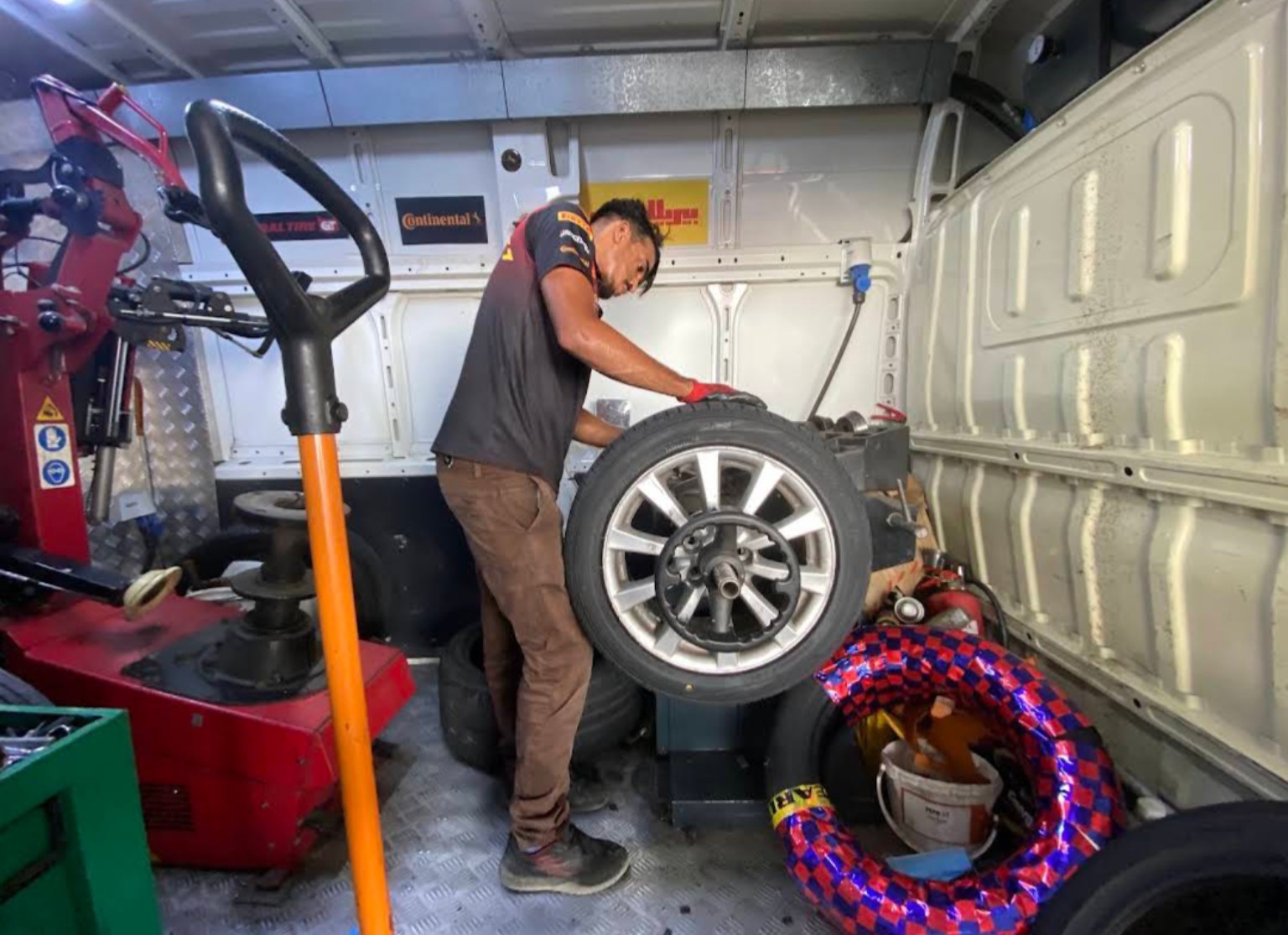 Tyre fitting
