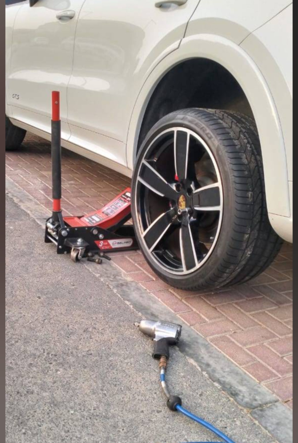 Tyre machine